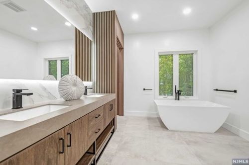 22 Lois Ave, Demarest NJ  07627-2220 exterior