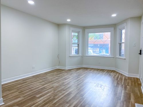 3505 Montrose Ave, Chicago IL 60618-1139 exterior