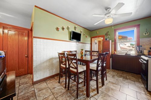 5238 Nelson St, Chicago IL 60657-3042 exterior