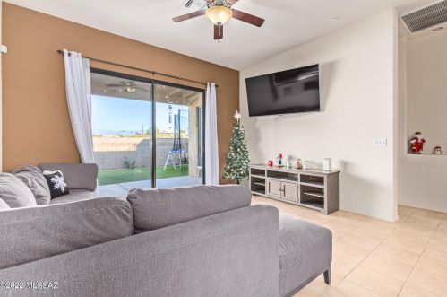 8770 Perry Park Cir, Tucson AZ  85730-1302 exterior