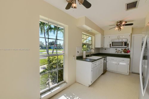 1083 25th Ave, Boynton Beach, FL 33426-7418