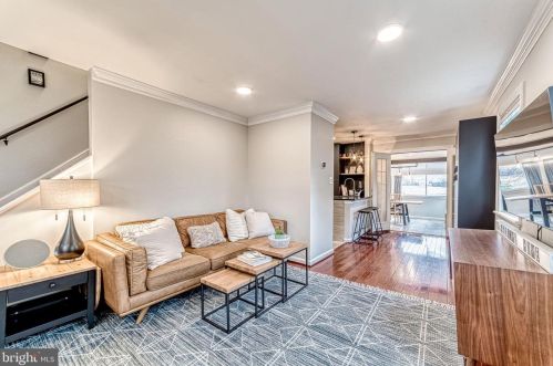 5637 Fenwick Dr, Alexandria VA 22303-1524 exterior