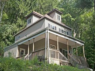 90 Gibb St, Pittsburgh, PA 15202-1609