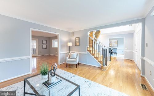 7712 Midday Ln, Alexandria VA 22306-2758 exterior