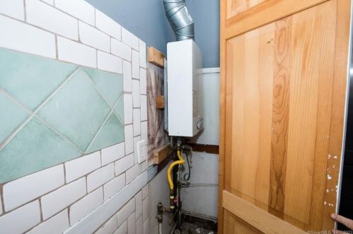 204 Broad St, Meriden CT 06450-6505 exterior