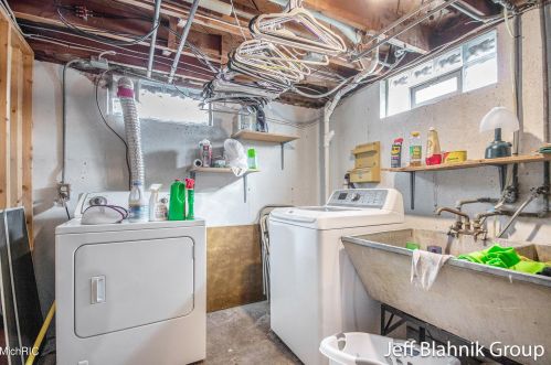 1808 Diamond Ave, Grand Rapids MI 49505-4815 exterior