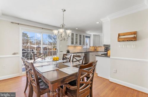 8213 Cooper St, Alexandria VA 22309-1052 exterior