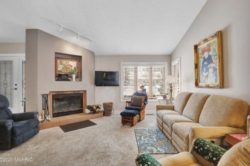 901 Marshall St, Portland MI 48875-1372 exterior