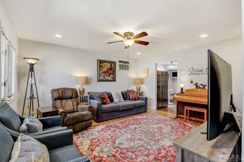 195 Austin Ave, Old Bridge NJ  08857-1164 exterior