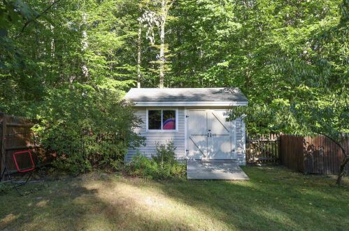 25 Poor Richards Dr, Concord NH 03304-3505 exterior