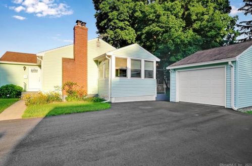 21 Maude Cir, Windsor, CT 06095-3646