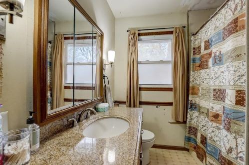 4872 7 St, Milwaukee WI 53221-2445 exterior