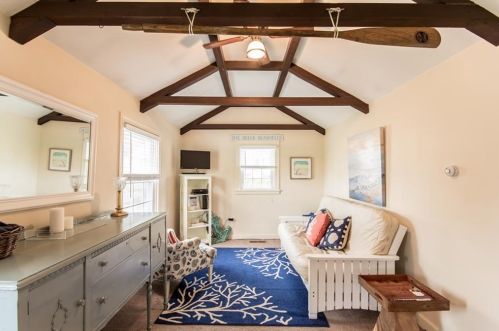 74 Orchard Ave, Middletown, RI 02842-5841