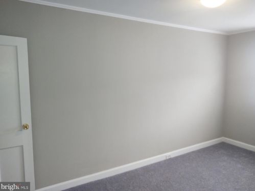 6658 Erdrick St, Philadelphia PA 19135-1604 exterior