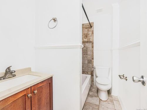 1855 Gleason Ave, Bronx NY 10472-5129 exterior