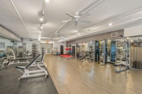 3535 Gillespie St, Dallas TX  75219-4884 exterior