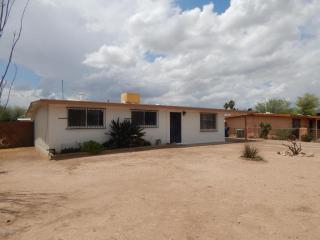 1820 Minorka St, Tucson, AZ 85706-1537