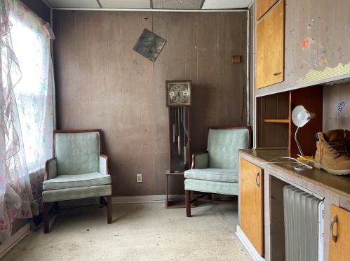 7939 Kingston Ave, Chicago IL  60617-1254 exterior