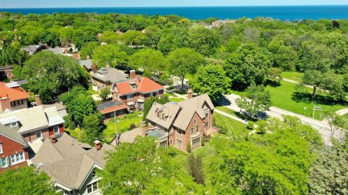 3005 Lake Dr, Milwaukee, WI 53211-3403