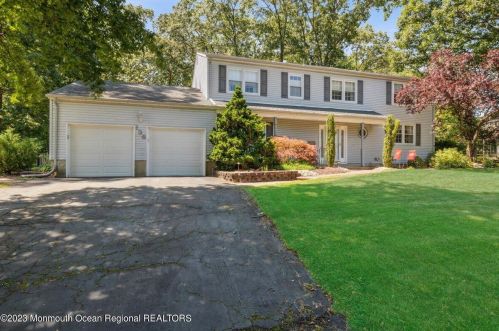 136 Lancaster Rd, East Freehold, NJ 07728-3177