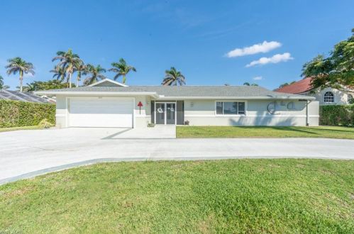 2870 Leeward Ln, Naples FL 34103-4038 exterior