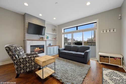 933 18th Pl, Chicago, IL 60608-3407