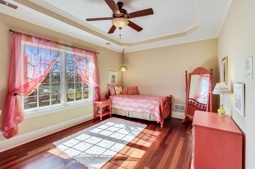 642 Euclid Ave, Elmhurst IL 60126-4338 exterior