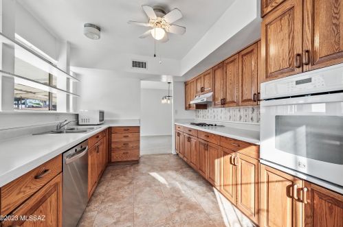 8542 Desert Steppes Dr, Tucson AZ  85710-4210 exterior