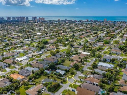 728 102 Ave, Naples FL 34108-3213 exterior