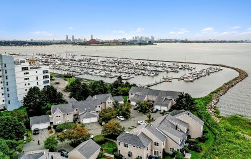 5 Ketch Ln, Quincy, MA 02171-1552