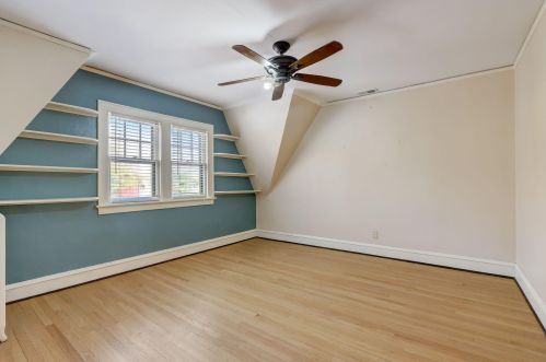 725 Lk Vw Ave, Milwaukee WI 53217-4857 exterior