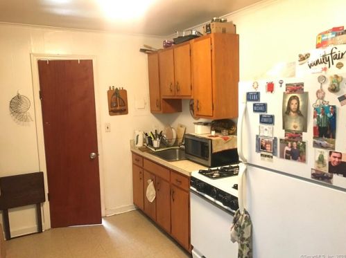 35 Stevens St, Norwalk CT 06850-3805 exterior