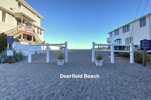 11 Deerfield Ave, Milford CT 06460-7317 exterior