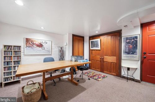 330 Camac St, Philadelphia PA 19107-5926 exterior