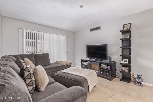 5070 Martin Ave, Tucson AZ 85713-3756 exterior