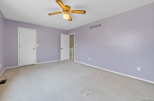 287 Mdw Brg Dr, Rochester MI 48307-3051 exterior