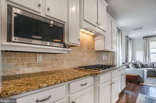 1307 Autumn Brook Ave, Silver Spring MD  20906-6752 exterior