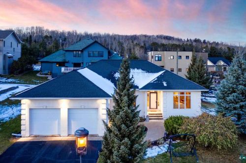 3728 Ridge Rd, Duluth, MN 55804-1429