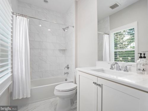 10346 Grosvenor Pl, Rockville MD 20852 exterior