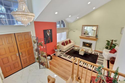 2305 Glenview Dr, Milpitas, CA 95035-6668