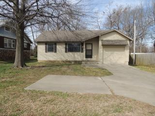 1015 Barnes Ave, Springfield MO  65804-0401 exterior