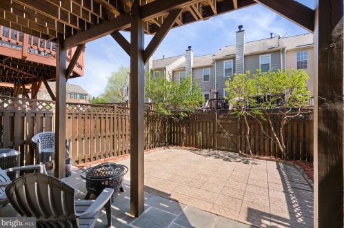 6005 Kestner Cir, Alexandria VA  22315-4834 exterior