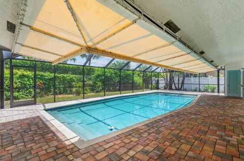 17320 Lake Park Rd, Boca Raton FL 33487-1166 exterior