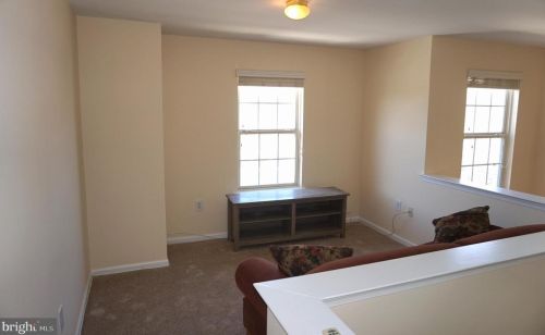 21 Fallview Ct, Trenton NJ 08690-3216 exterior