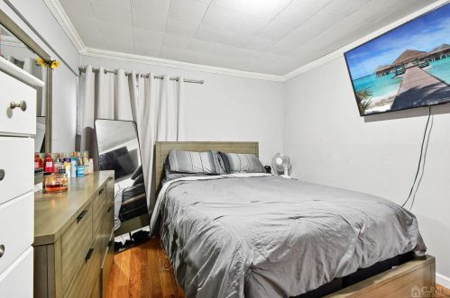 19 Richmond Rd, Edison NJ  08817-4037 exterior