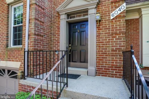 6040 Loganwood Dr, Rockville, MD 20852-3459