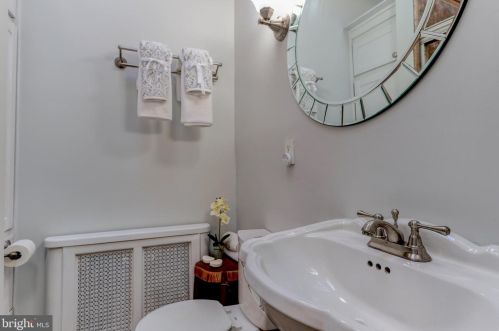 5412 Cedar Ave, Philadelphia PA 19143-1952 exterior