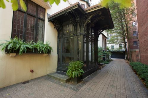 1421 Astor St, Chicago, IL 60610-1608