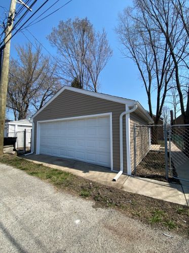 10334 Oglesby Ave, Chicago IL  60617-5631 exterior