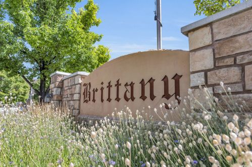 7204 Brittany Town Dr, Taylorsville UT 84084-4609 exterior